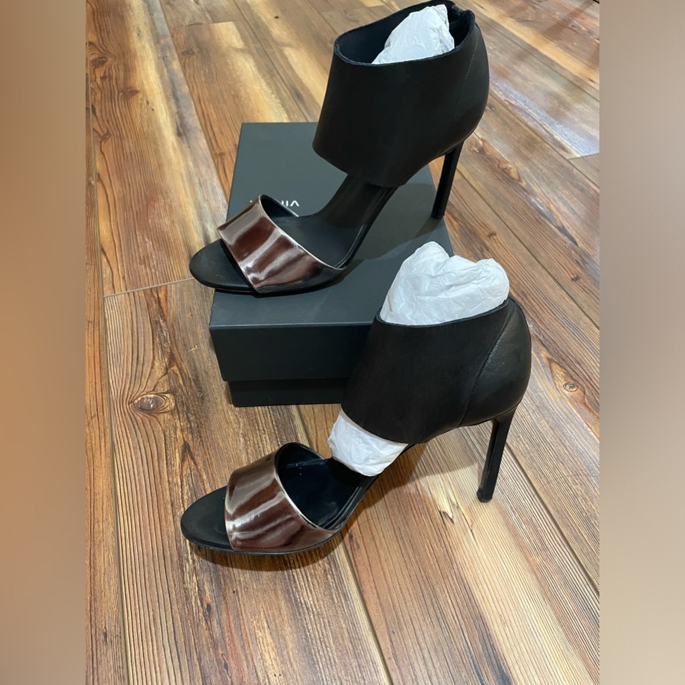Vince Metallic & Leather Heels - Picture 2 of 11